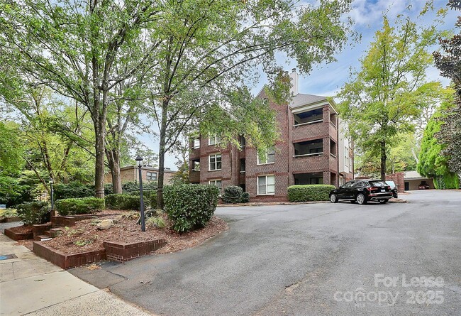 Foto del edificio - 2220 Roswell Ave