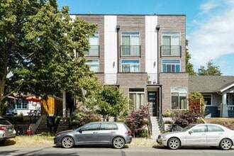 Building Photo - 5616C California Ave SW
