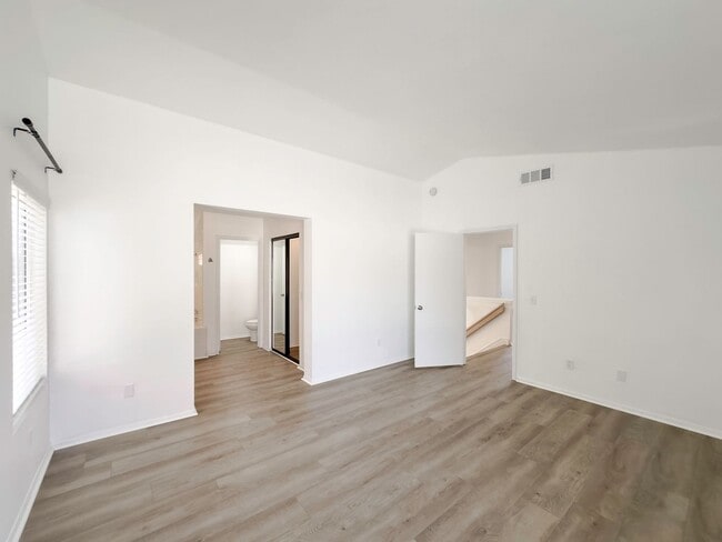 Building Photo - Remodeled Home for Rent in the Heart of Mu...