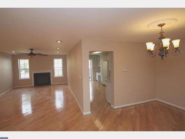 Building Photo - 3314 Woodland Cir