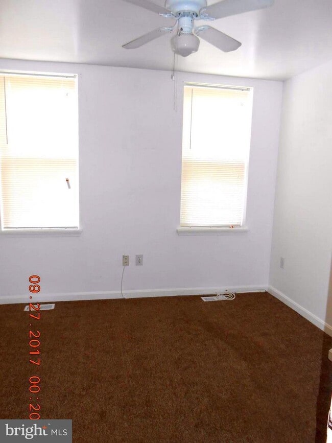 Building Photo - 911 Baylis St