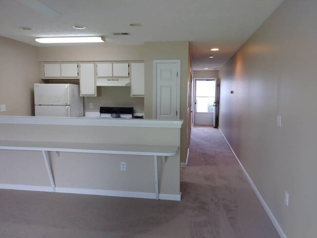 Building Photo - 1st Floor 1 Bedroom Condo
