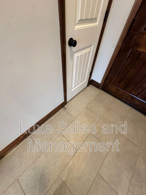 Foto del edificio - 8787 St George Way