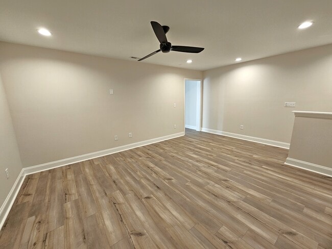 Building Photo - 411 Perry Ave