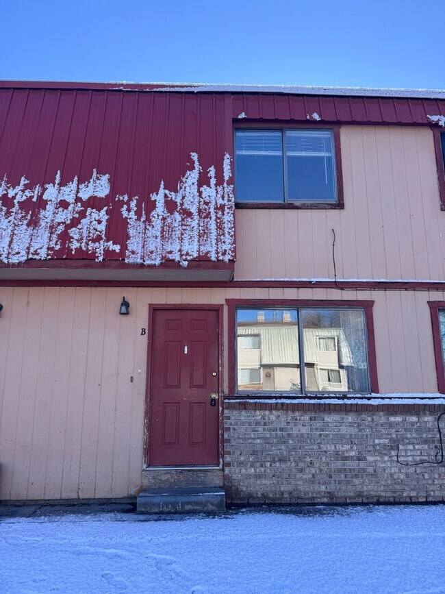 Foto del edificio - 2 Bed, 1 Bath, 2 Story Townhouse!!!