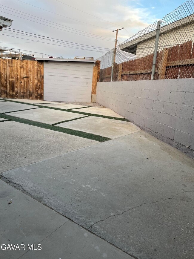 Foto del edificio - 369 E Avenue R4