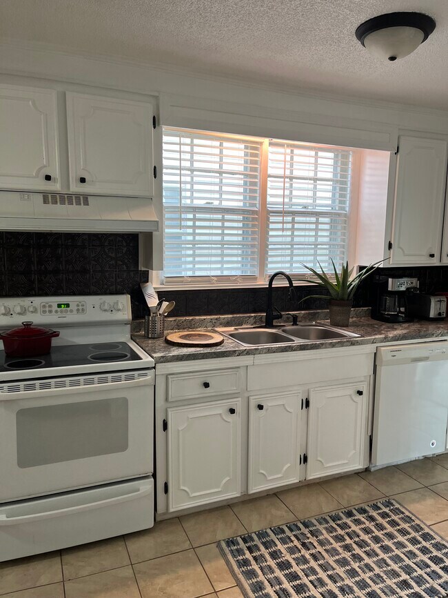 Foto del edificio - 611 Greenway Dr