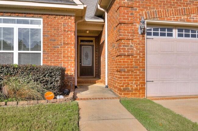 Foto del edificio - Heart of Evans - Landscaping Included