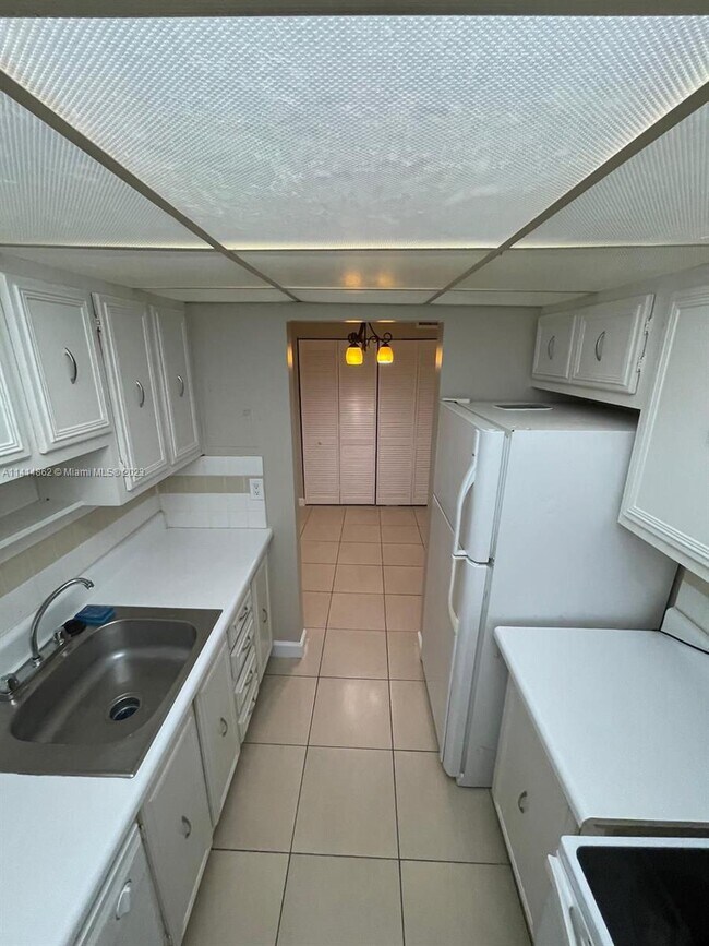 Foto del edificio - 1407 NE 56th St