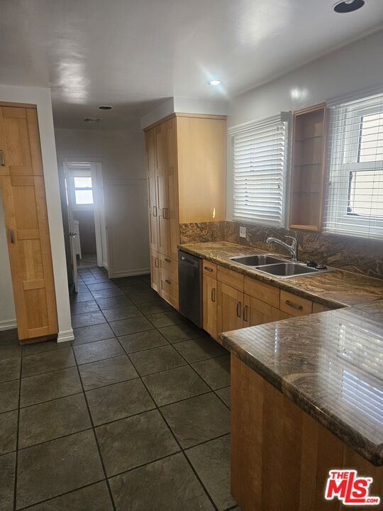 Foto del edificio - 122 N Detroit St