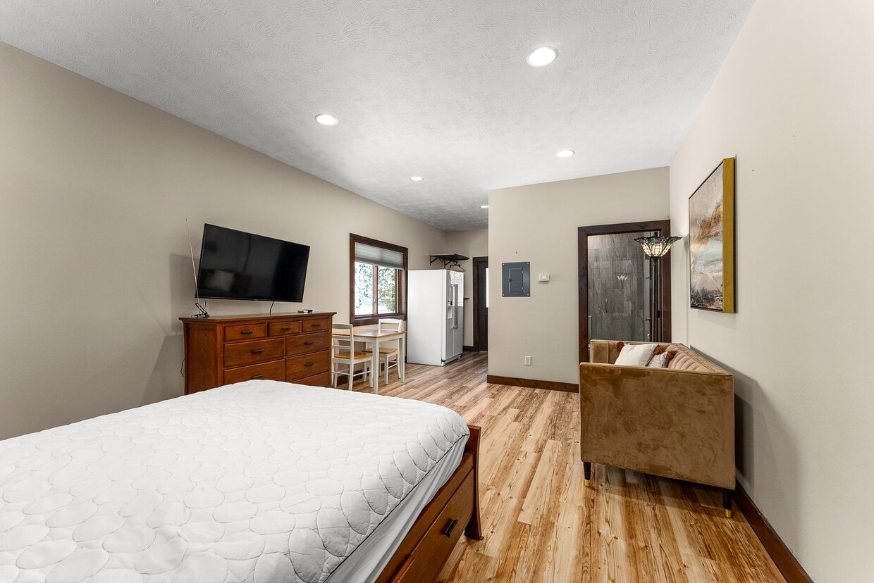 Foto principal - Modern Studio Apartment North Sioux Falls.