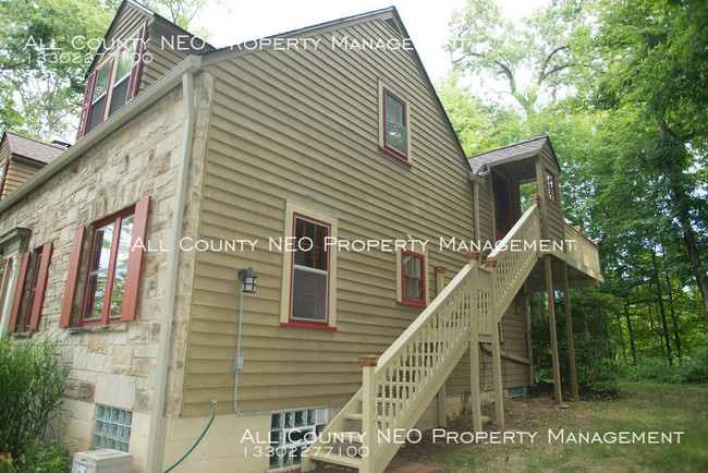 Building Photo - 10841 Valley View Rd