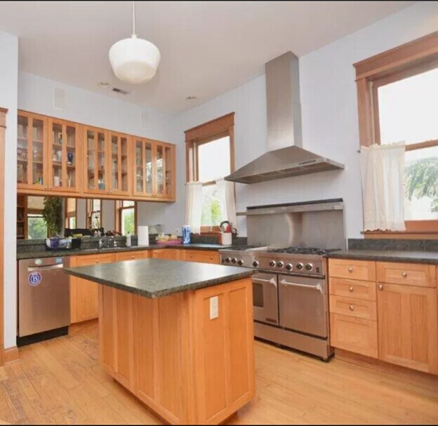 Building Photo - 5028 N Clark St