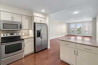 Building Photo - 101 Shearwater Ct E