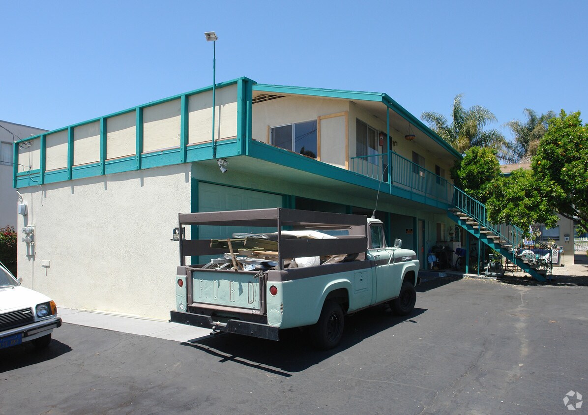 Building Photo - 1140-1146 E Santa Clara St