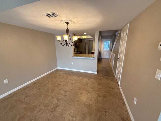 Building Photo - 790 E Gilchrist Ct