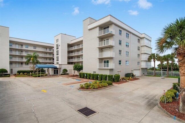Building Photo - 8700 Ridgewood Ave
