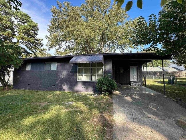 Building Photo - 13 Wanda Ln