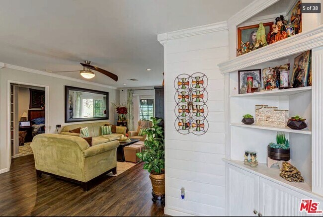 Building Photo - 921 Manzanita St