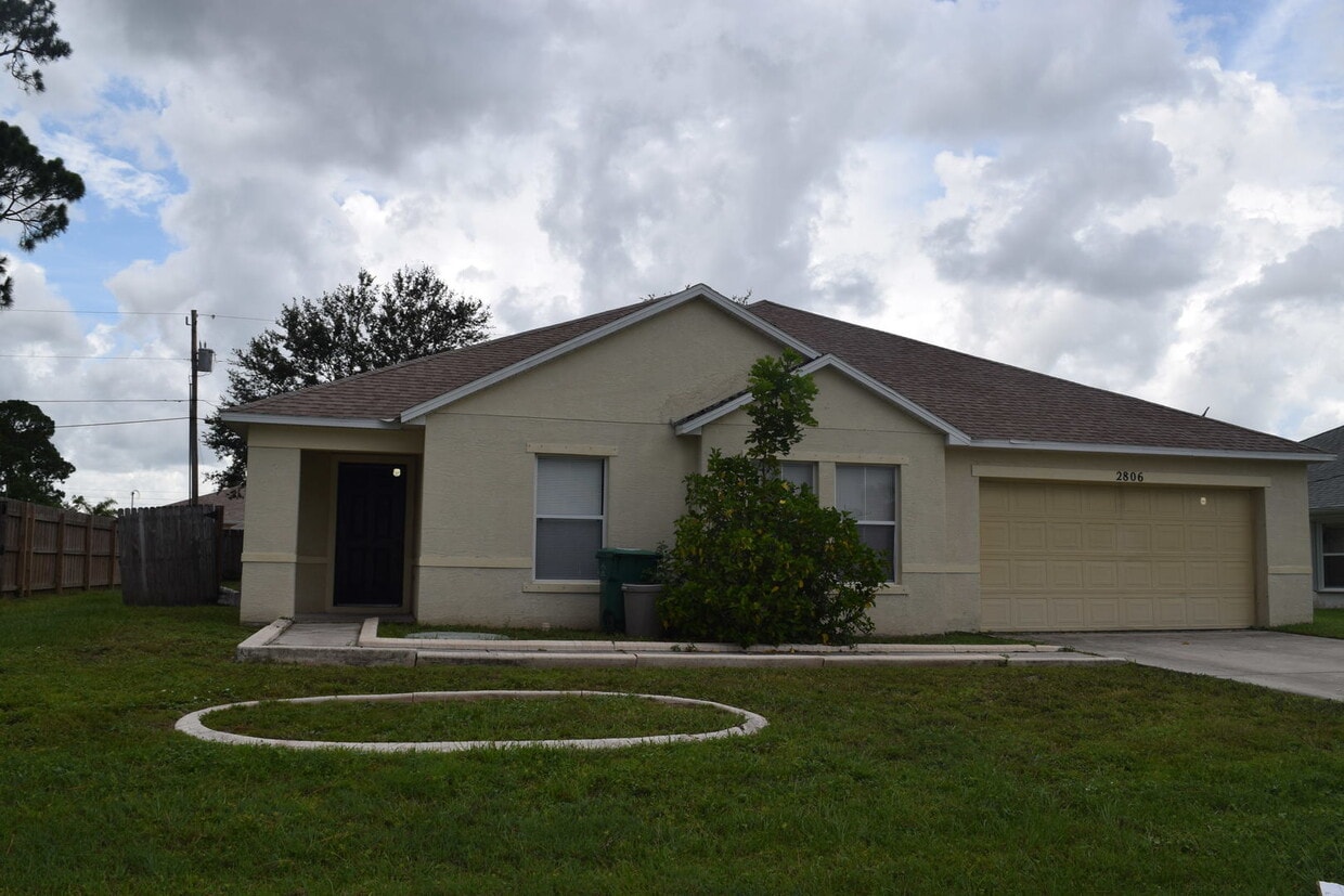 Foto principal - 2806 SW Seaside Rd