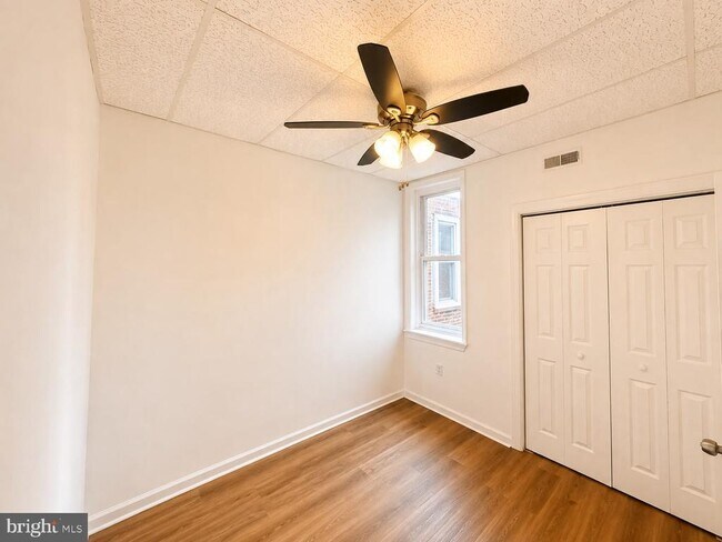 Foto del edificio - 2115 W Ontario St