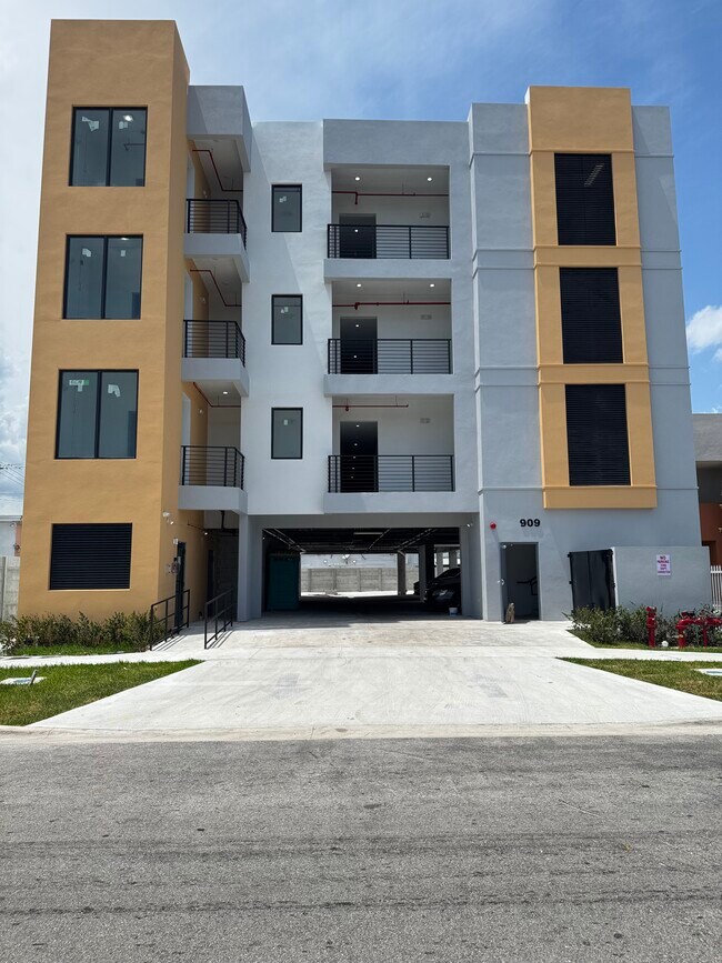 Foto del edificio - 909 E 24th St