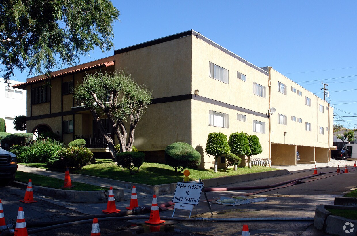 131 W 64th Pl, Inglewood, CA 90302 Apartments in Inglewood, CA