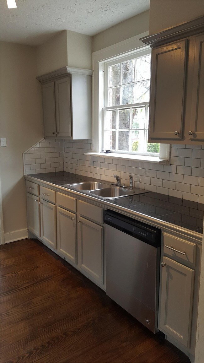 Building Photo - 954 E Fortification St