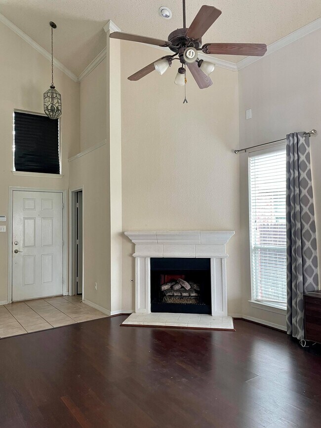 Building Photo - 3900 Braxton Ln