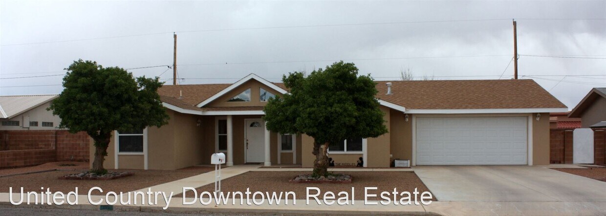 Foto principal - 3 br, 2 bath House - 2001 Shelly Dr.