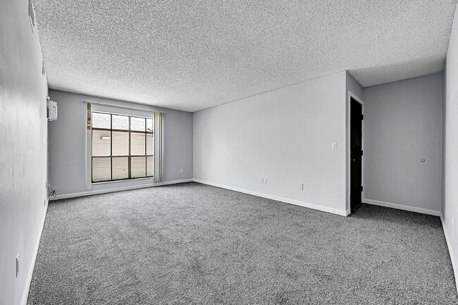 Building Photo - $1,300 - 1 Bed, 1 Bath Condo in Denver wit...