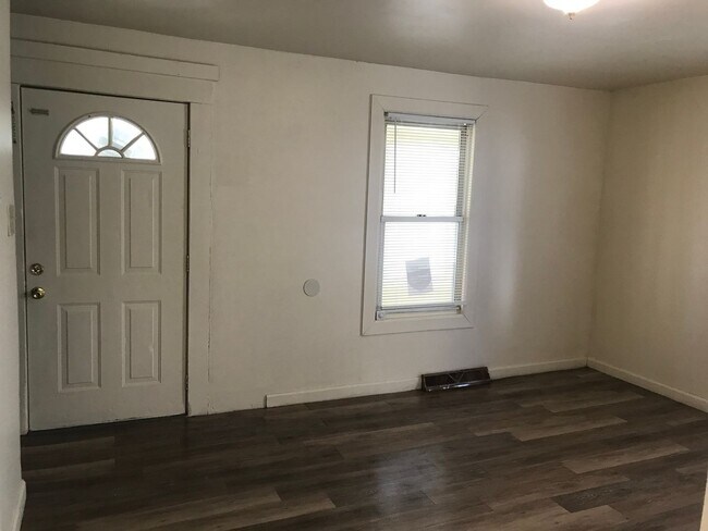 Building Photo - 4 Bedroom Single Family Home in Fairhaven