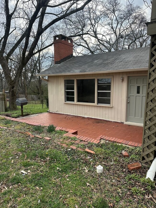 Building Photo - Spacious 3BR/2BA with Cozy Fireplace & Bright Living