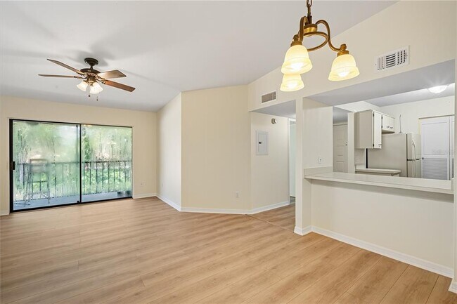 Foto del edificio - 6002 Laketree Ln