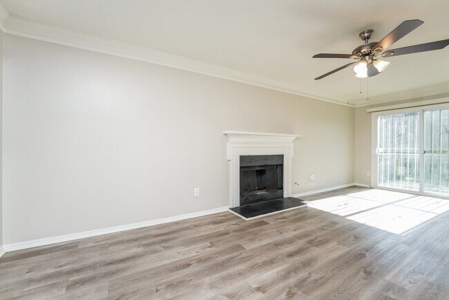 Foto del edificio - 4923 Windsor Downs Dr