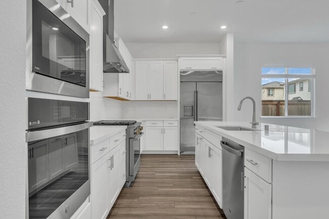 Building Photo - New 4 Bedroom 2.5 Bathroom 2280 sqft Home in Sacramento's Northlake Community for Lease.