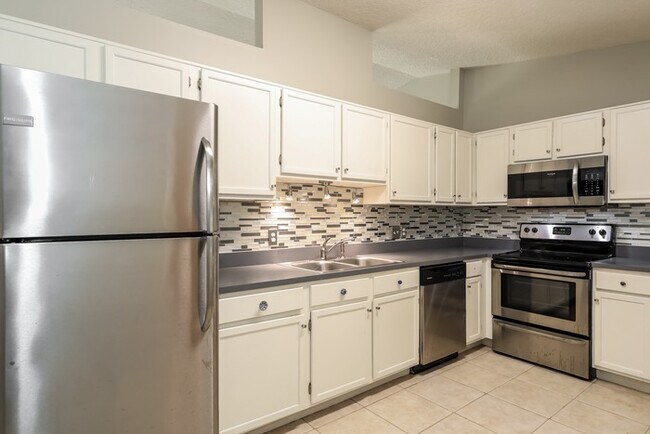 Building Photo - 2845 Collins Ave