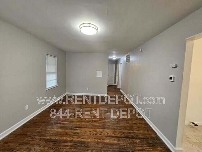 Foto del edificio - 1528 SE Riverside Dr