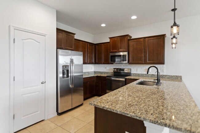 Building Photo - 3840 Silverlake Way