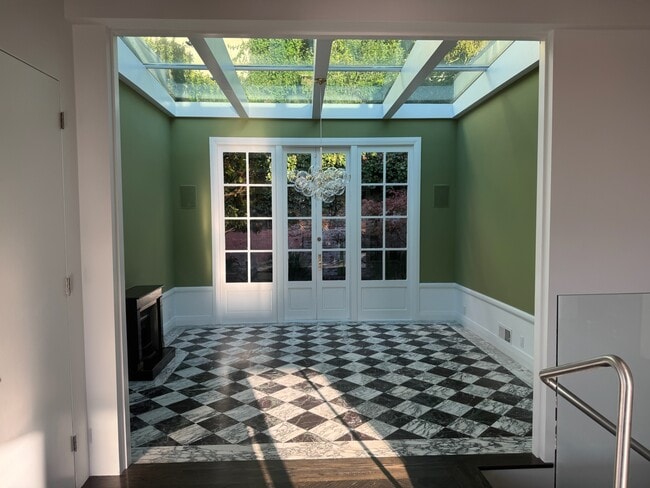Dining Room with glass ceiling and original marble floors - 46 Culebra Ter