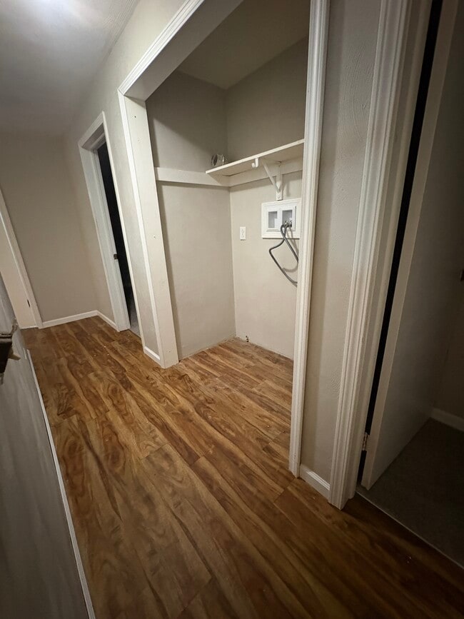 Laundry Hook Up - 1128 Chew Rd