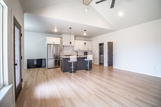Foto del edificio - 3/2 New Construction Modern House - $1,999...