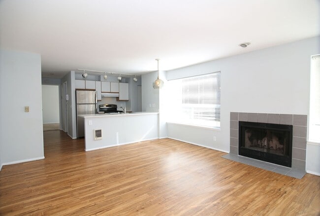 Interior Photo - The Crest On Belmont