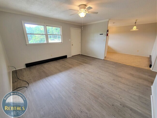 Building Photo - Highly Sought After Downtown Condo