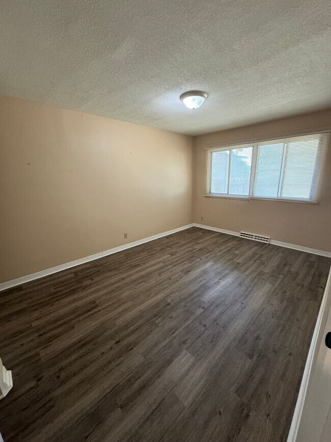 Building Photo - 3 Bedroom Duplex in Montara