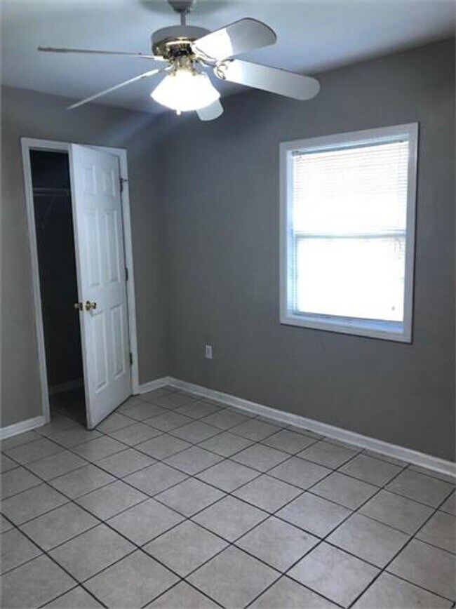 Building Photo - 3-Bedroom 2-Bathroom Apartment!