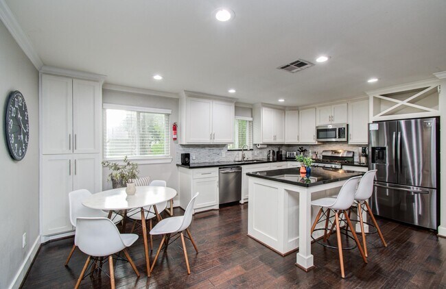 Foto del edificio - 4749 Benning Dr
