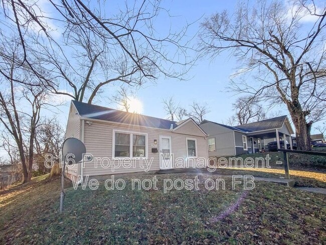 Building Photo - 2917 S 51st Terrace