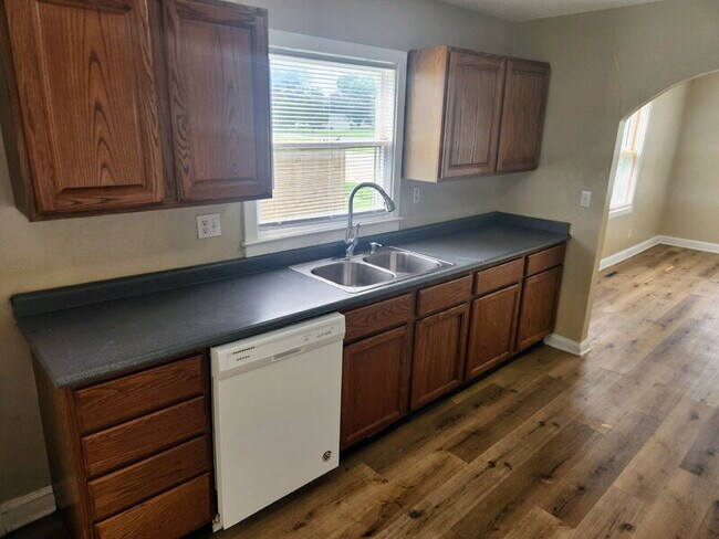 Foto del edificio - 103 Railroad St SE