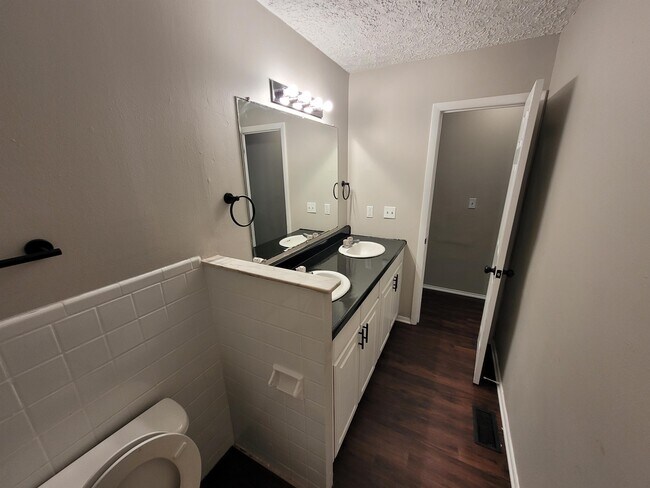 Foto del edificio - 5707 Gateway Dr